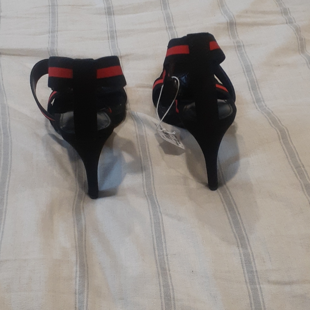 Sandals - Picture 3 of 3